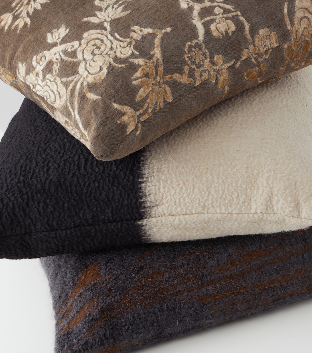 Cuscino Scabiosa in jacquard di velluto | The House of Lyria