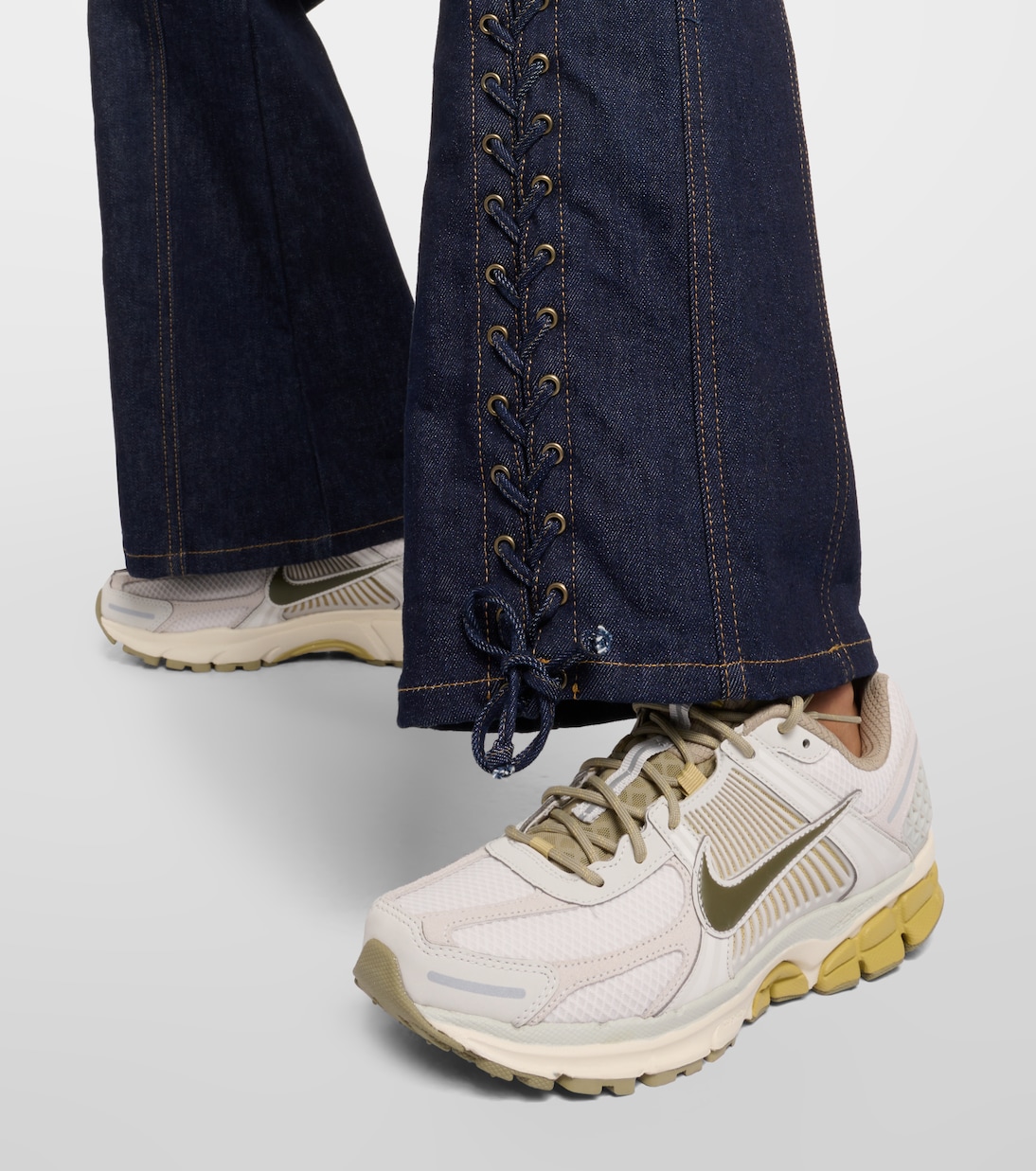 Zoom Vomero 5 leather-trimmed sneakers | Nike