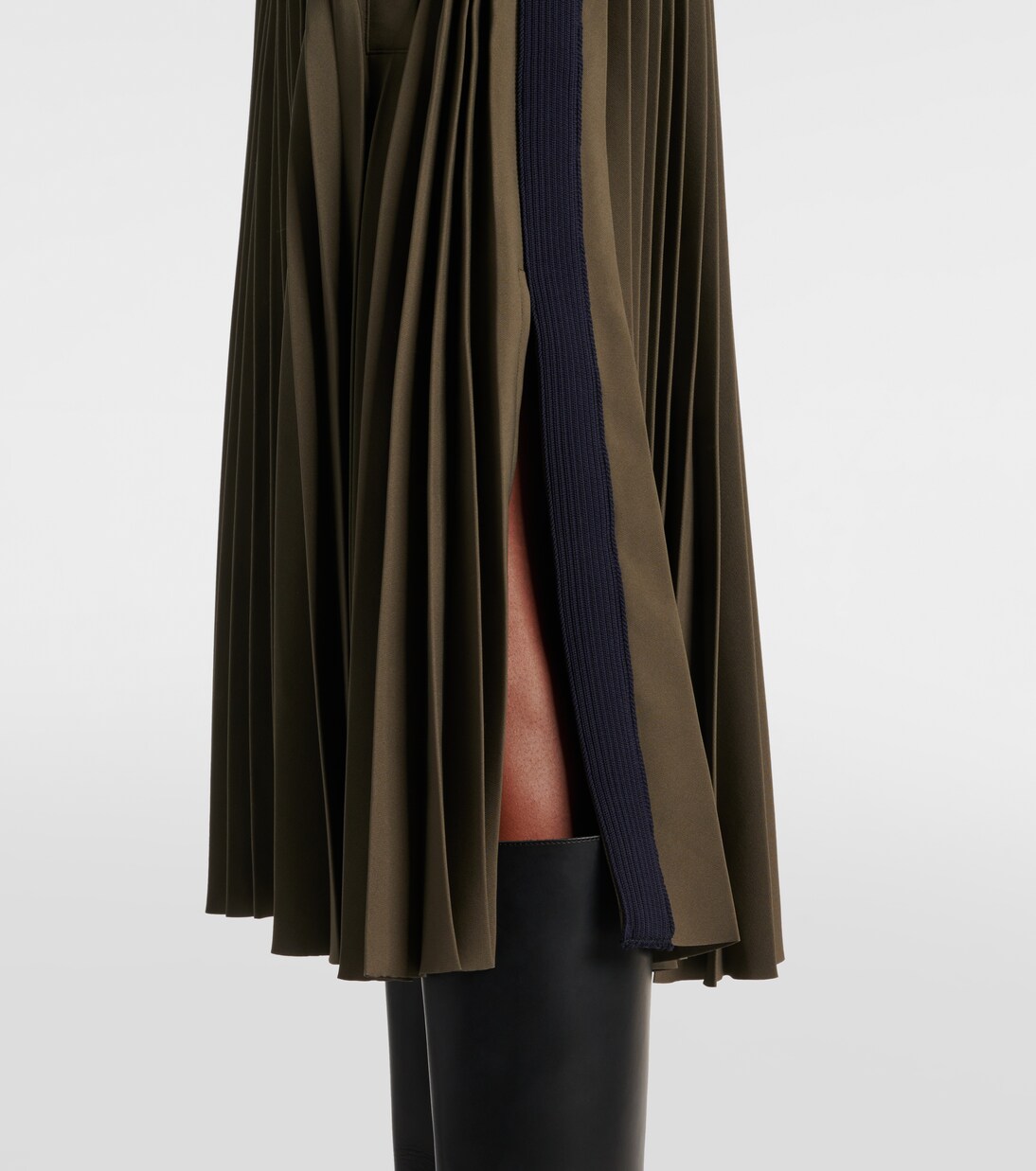 Pleated jersey midi skirt in green - Sacai | Mytheresa
