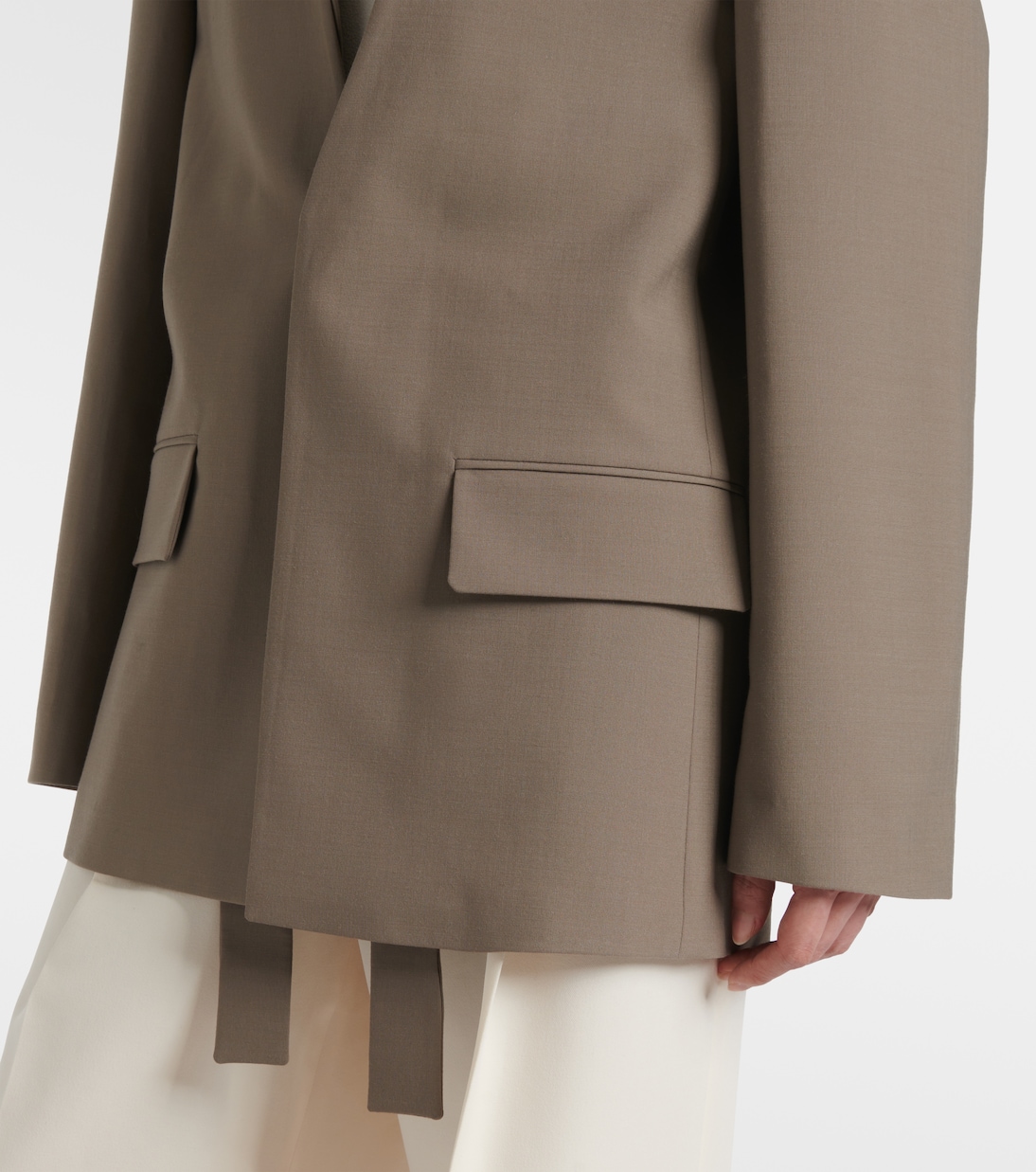 Deconstructed belted blazer | Róhe
