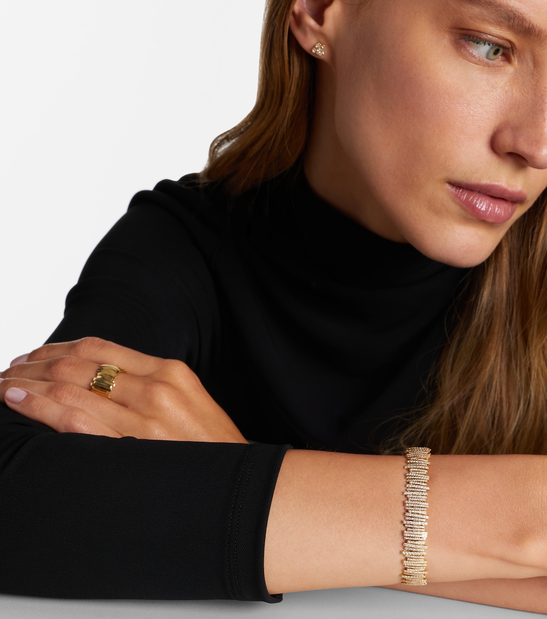 Medium 18kt gold bangle with diamonds | Suzanne Kalan