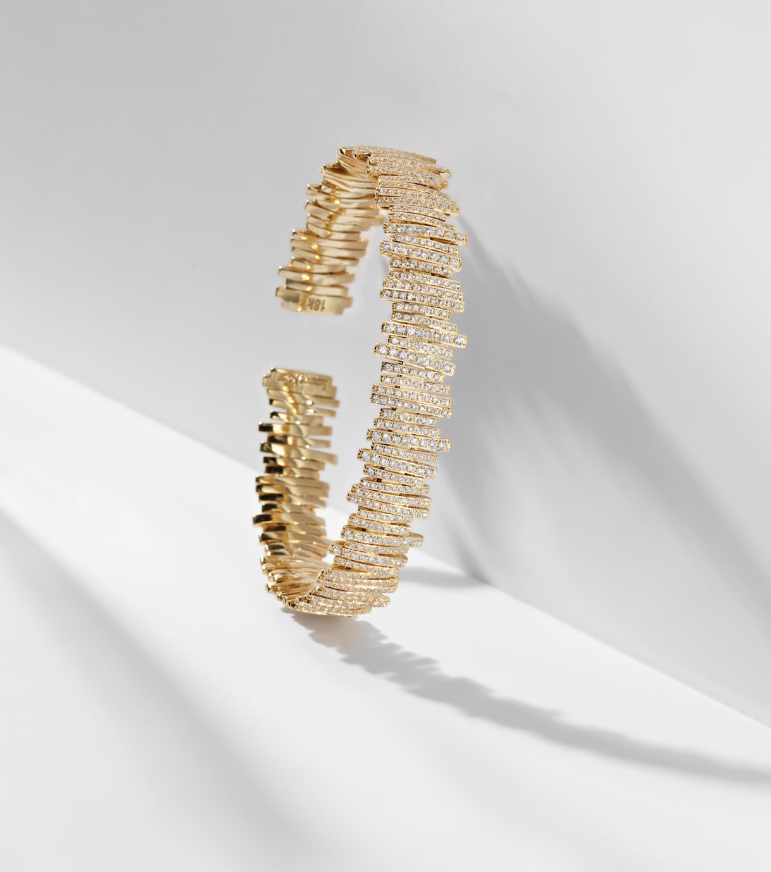 Medium 18kt gold bangle with diamonds | Suzanne Kalan