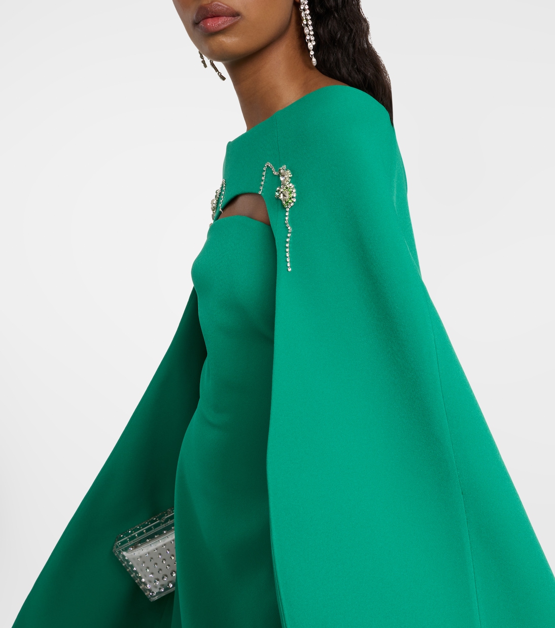 Vestido Rowan Manorel con capa y adornos | Safiyaa