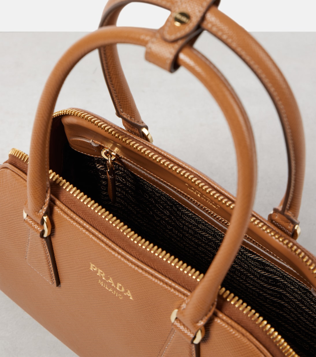 Borsa Medium in pelle Saffiano  | Prada