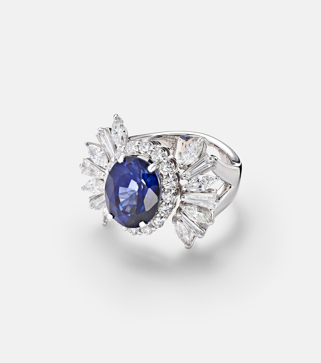 Bague Reign Supreme en or blanc 18 ct, diamants et saphir | Yeprem