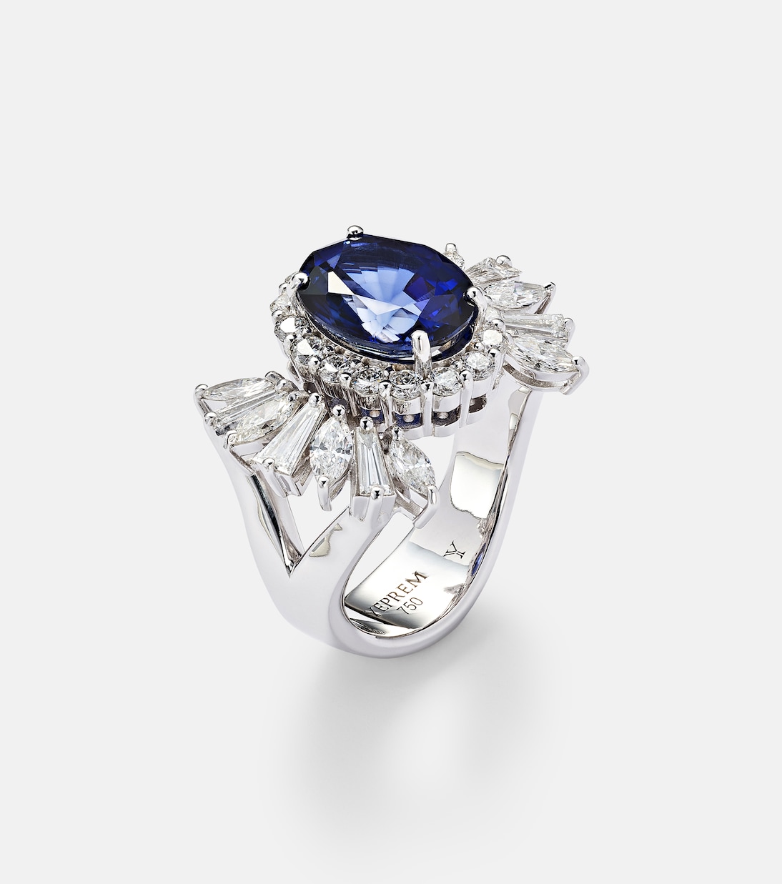 Bague Reign Supreme en or blanc 18 ct, diamants et saphir | Yeprem