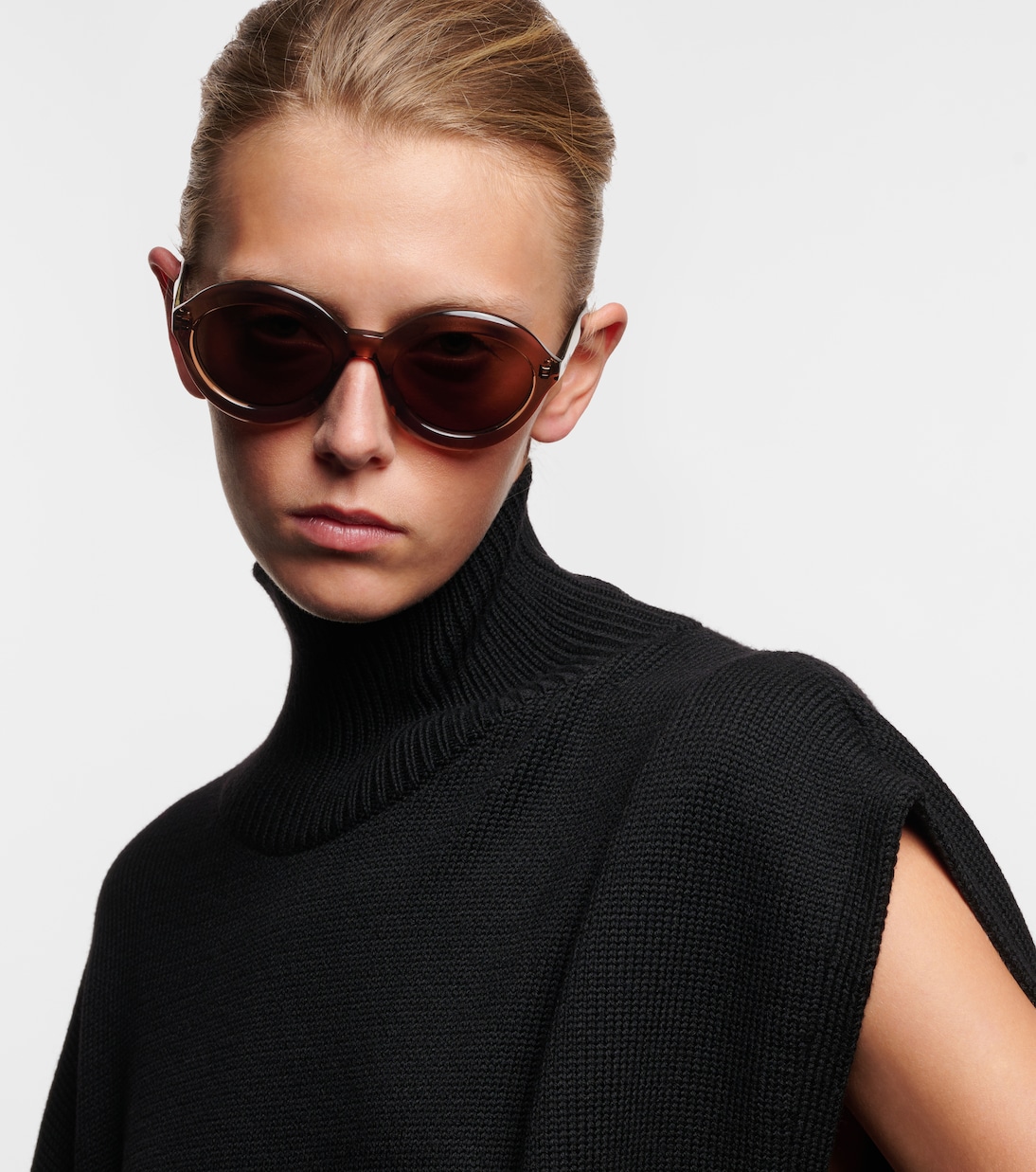 Occhiali da sole rotondi ALAÏA per uno stile giovane e trendy