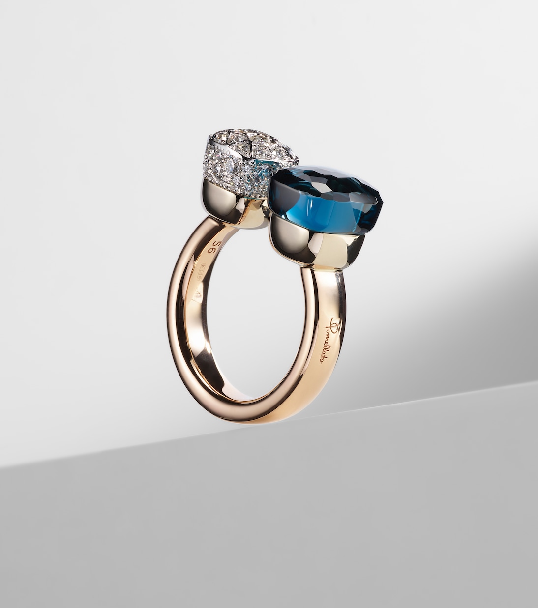 Anello Nudo in oro 18kt con topazio e diamanti | Pomellato