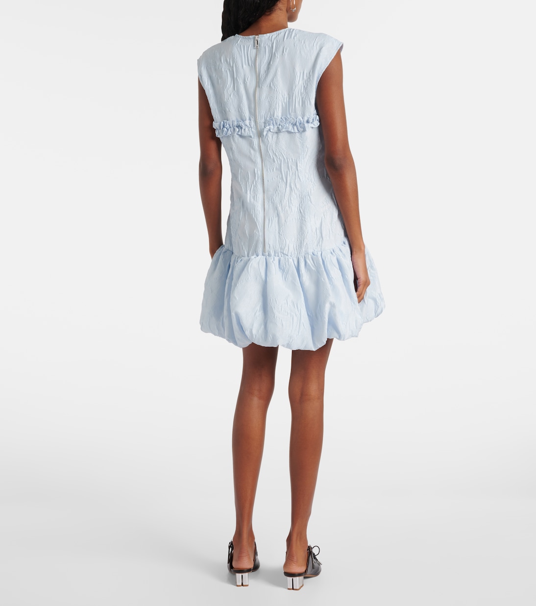 Abito corto in jacquard con volant  | Ganni