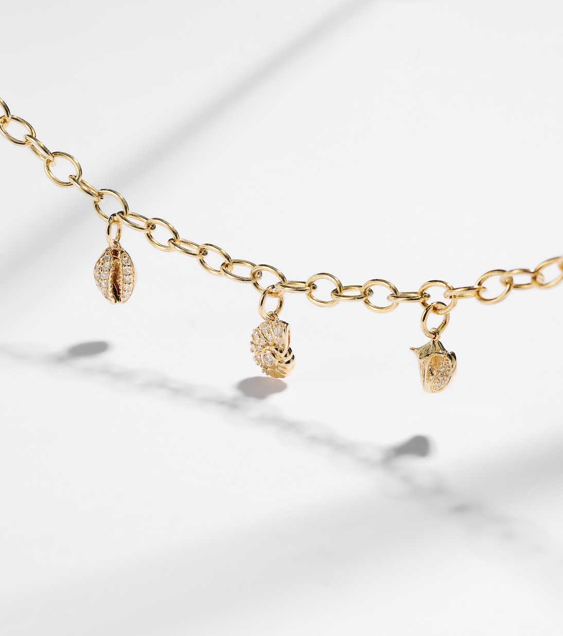 Pulsera con colgante de oro de 14 ct con diamantes | Sydney Evan