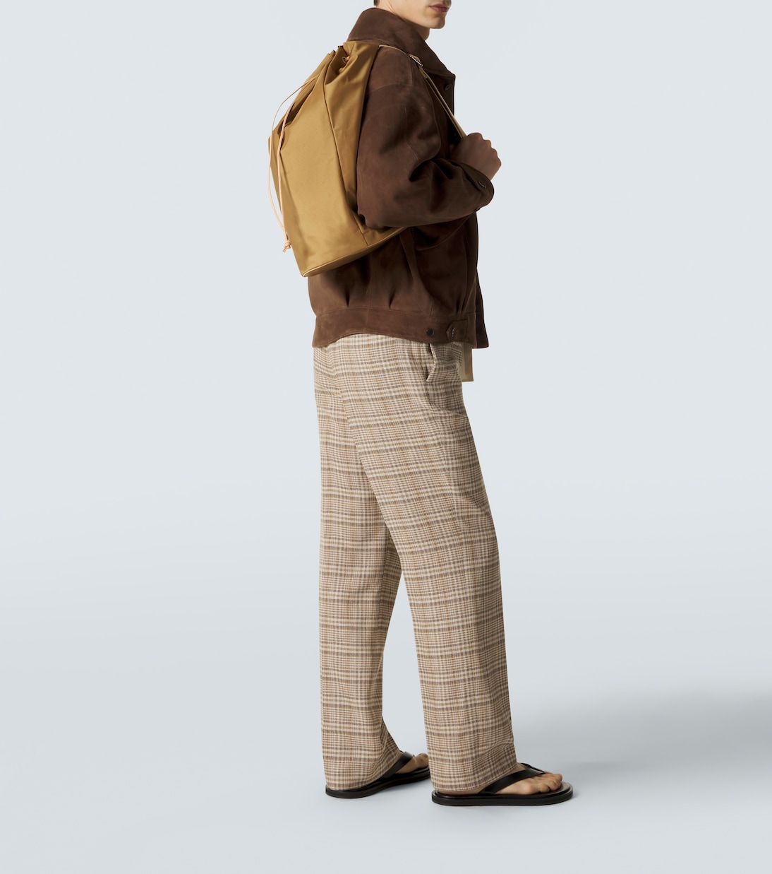 Aeta x حقيبة للكتف مقلّمة بالجلد | Auralee