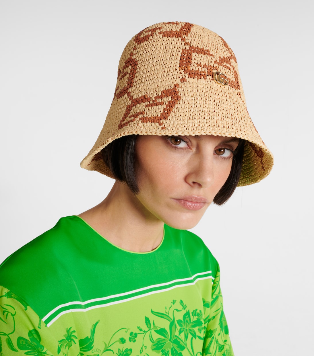 Cappello cloche in effetto raffia GG di GUCCI per stile giovane e trendy