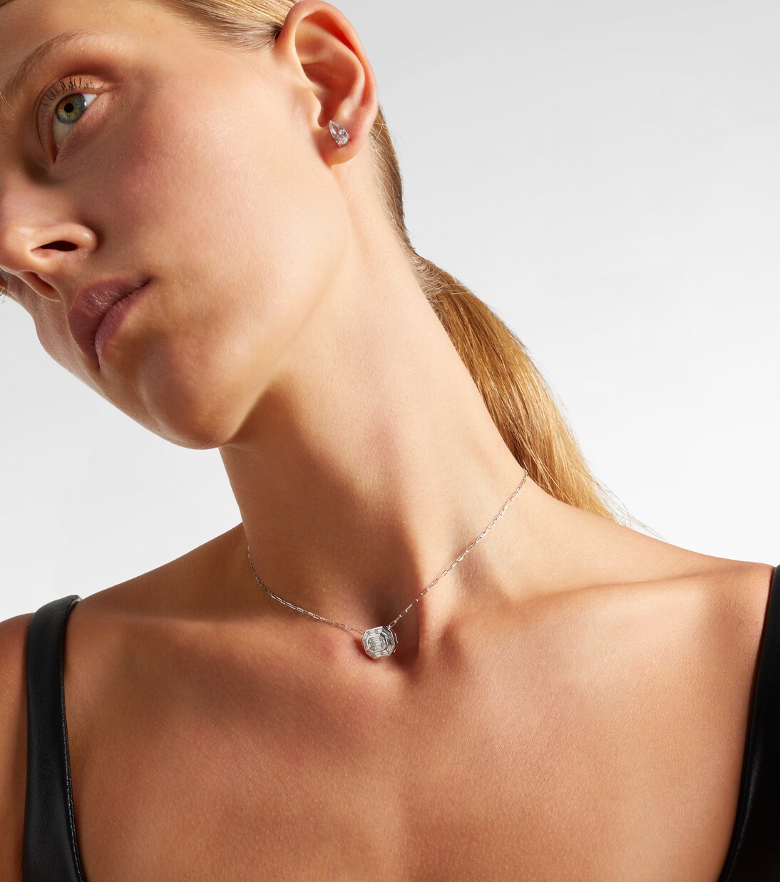 Collar con colgante Bezel Illusion de oro blanco de 18 ct con diamantes | Shay Jewelry