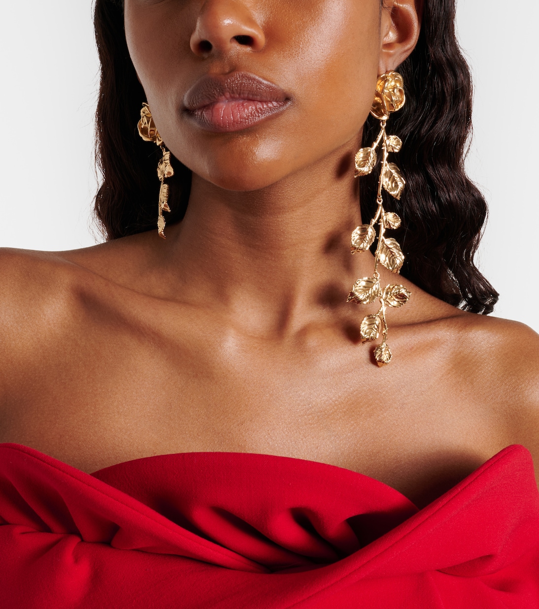 Orecchini pendenti bagnati in oro | Magda Butrym