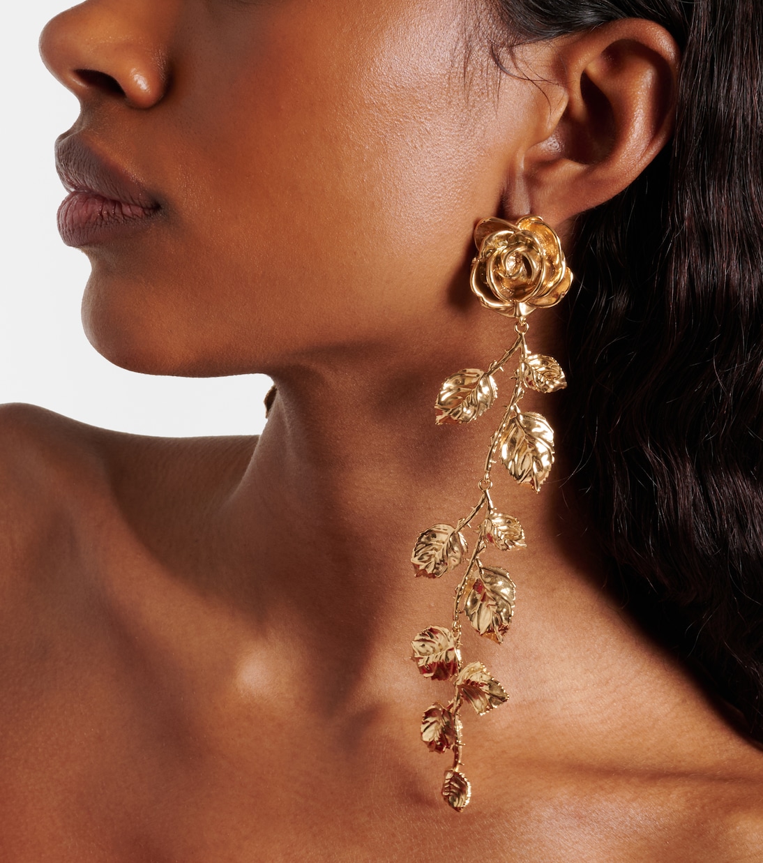 Orecchini pendenti bagnati in oro | Magda Butrym