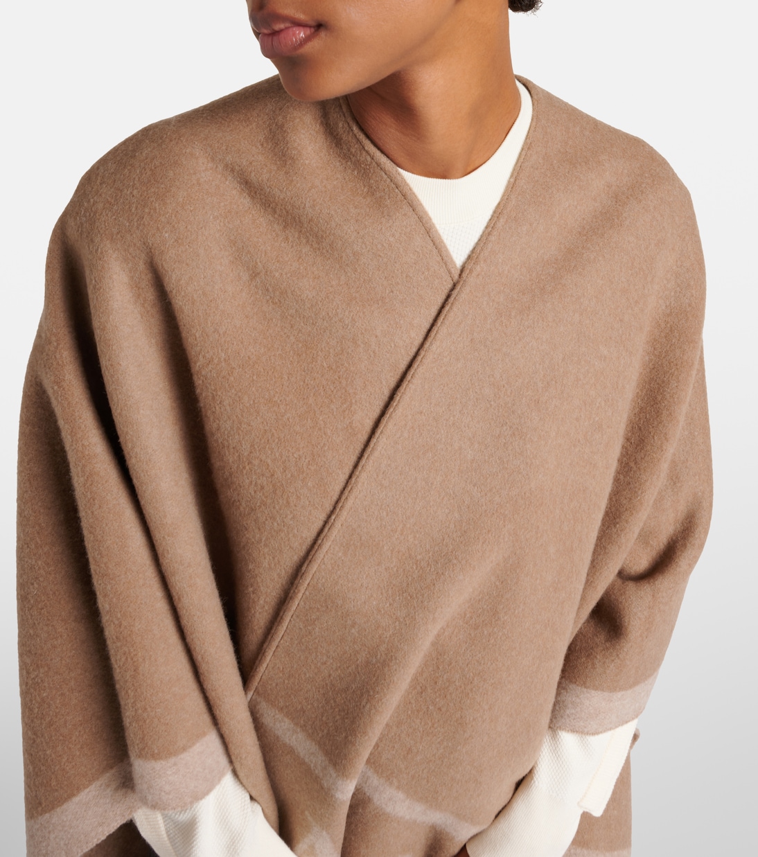 Poncho in jacquard di lana con logo | Max Mara