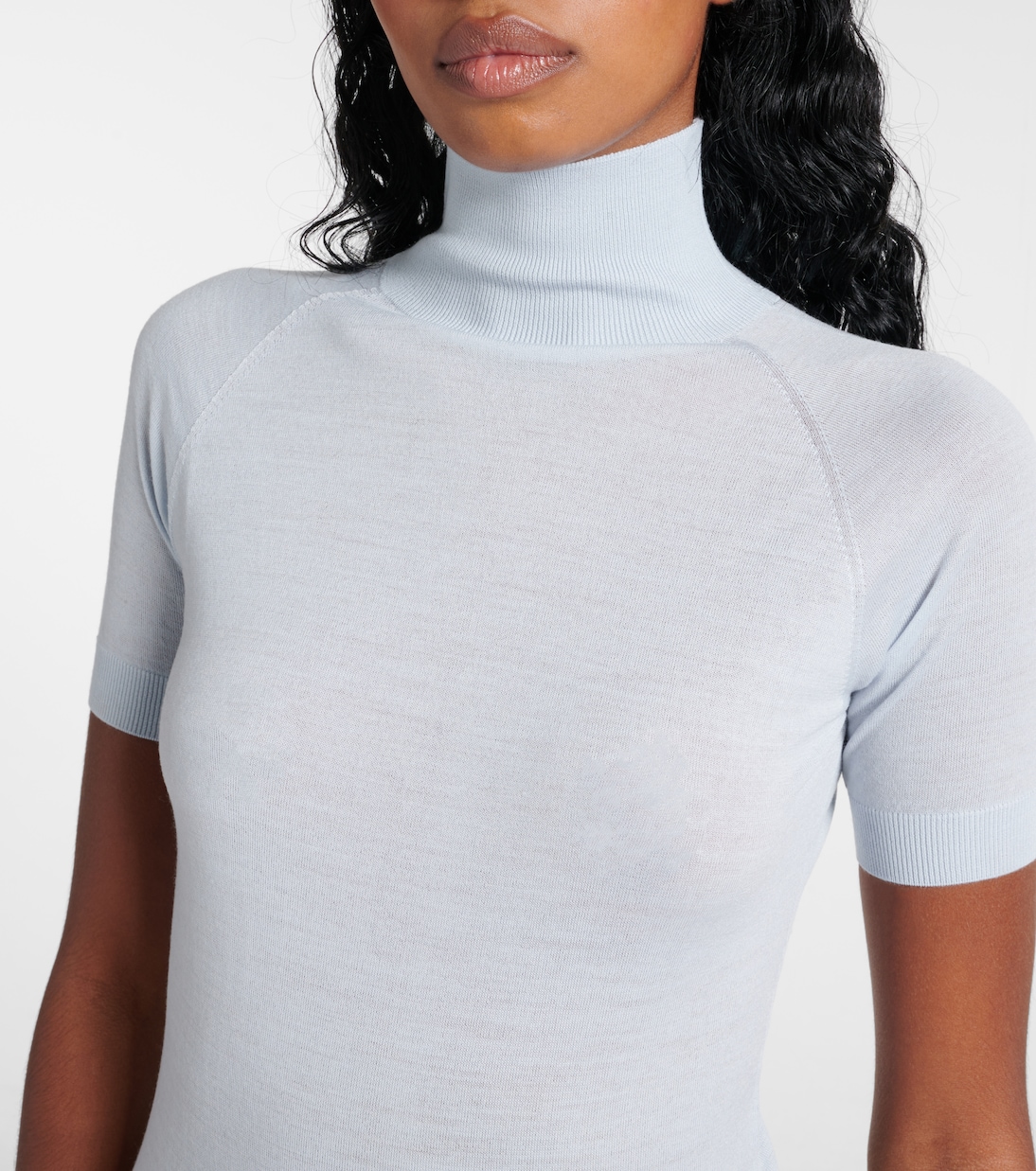 Mono de Lana Alaïa para un Estilo Joven y Moderno