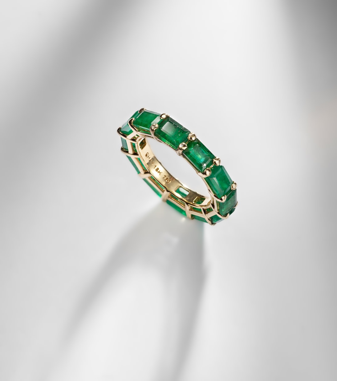 18kt gold ring with emerald | Shay Jewelry