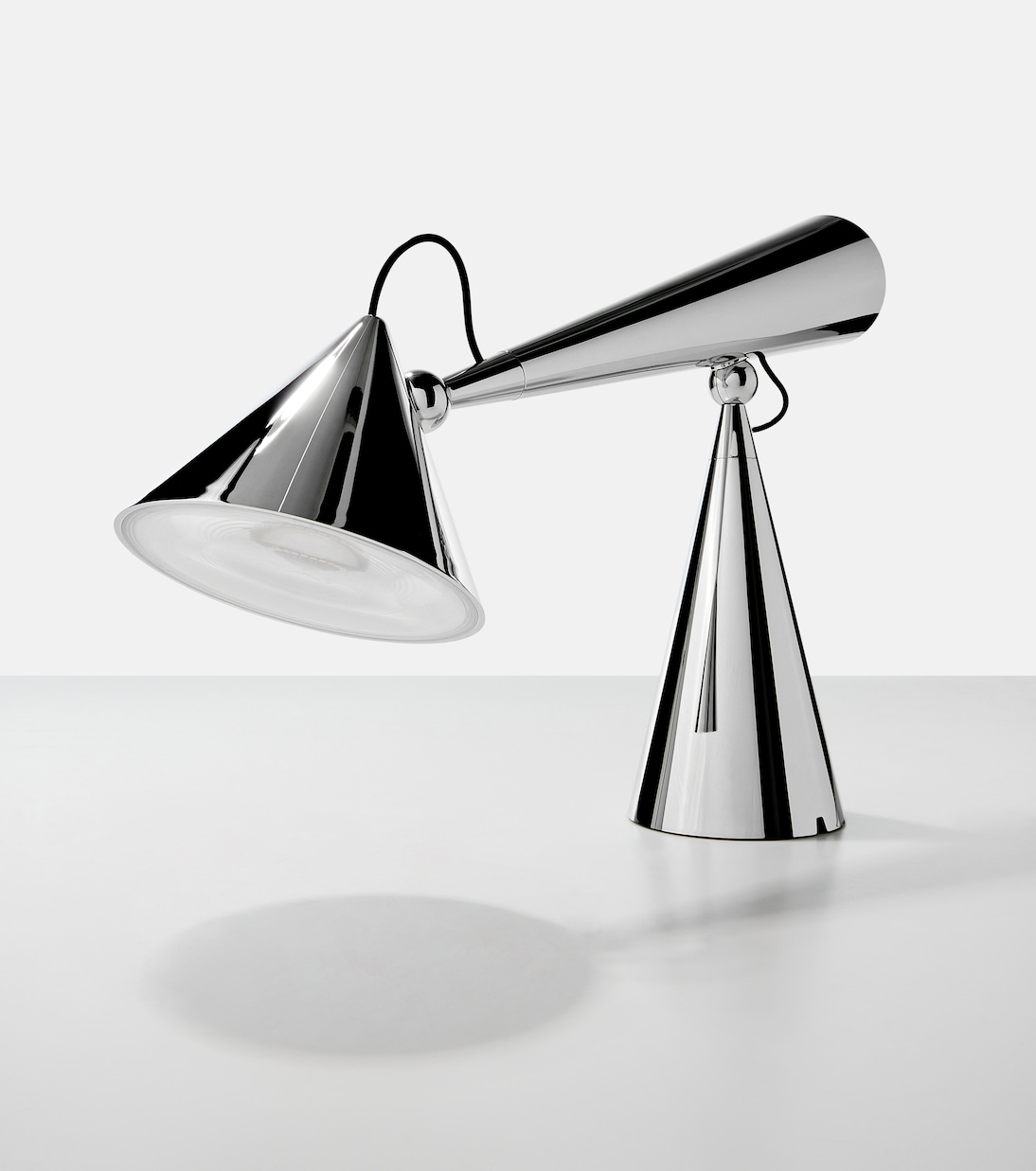 Pose Portable table lamp | Tom Dixon