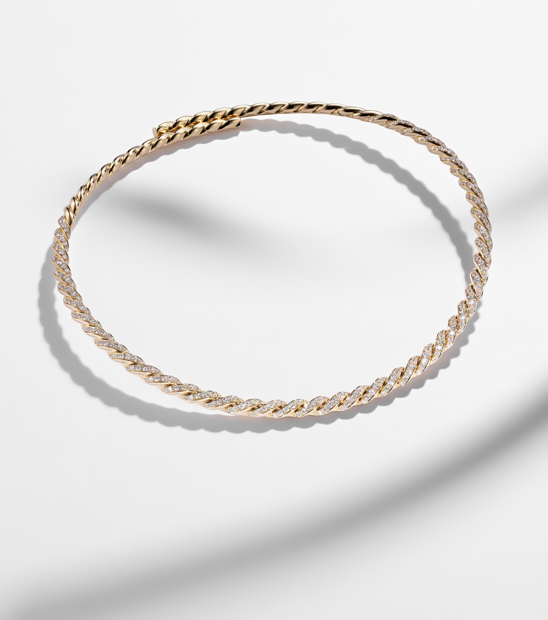 Sculpted Cable Flex 18kt gold (750/1000) choker with diamonds | David Yurman