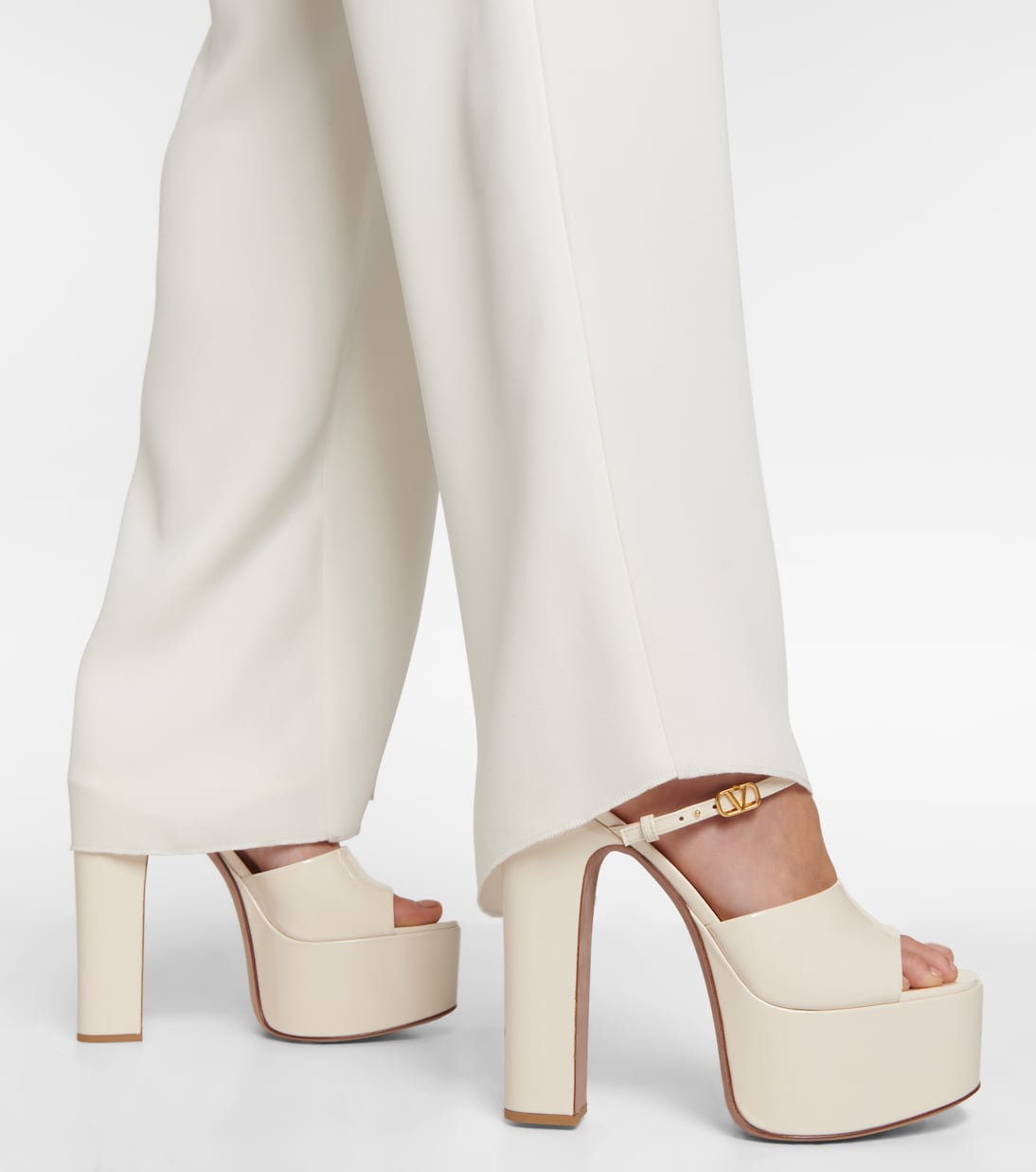 VLogo patent leather platform sandals | Valentino Garavani