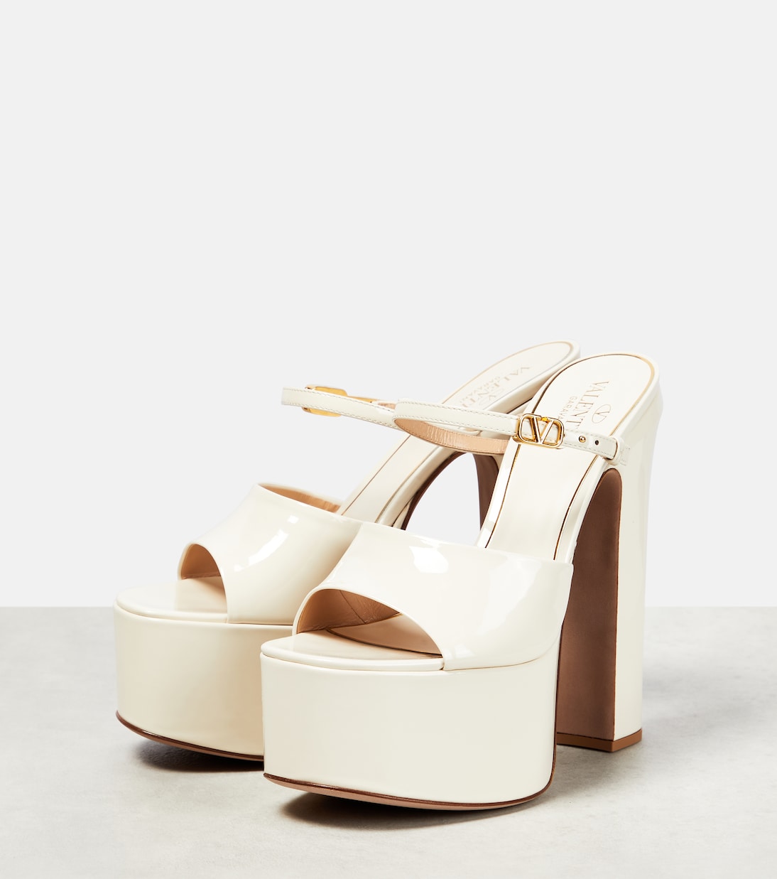 VLogo patent leather platform sandals | Valentino Garavani