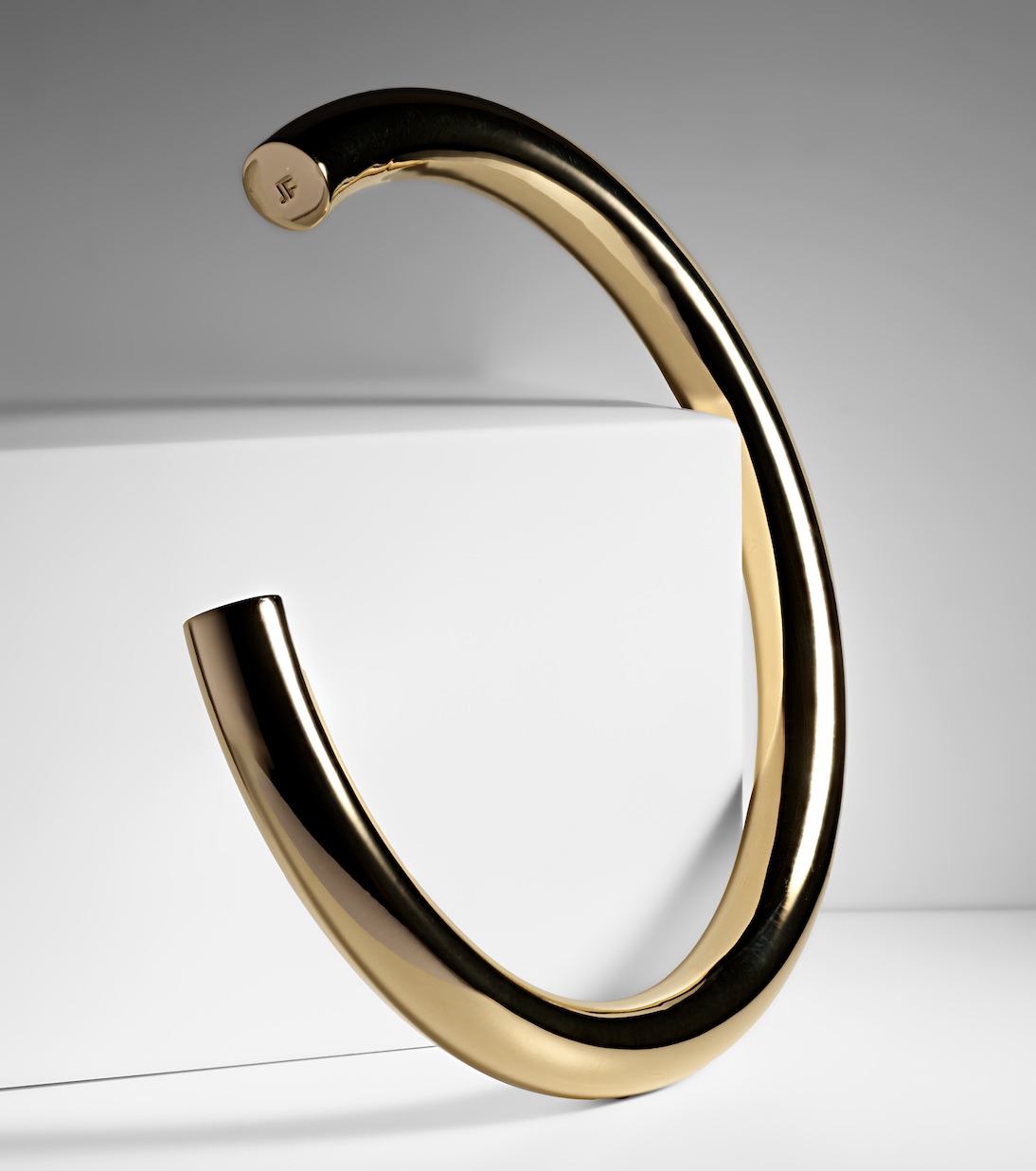 Collana tubolare placcata oro di Jennifer Fisher per giovani trendsetter