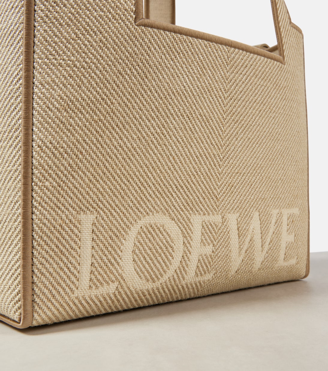 Borsa Loewe Font Medium in canvas | Loewe