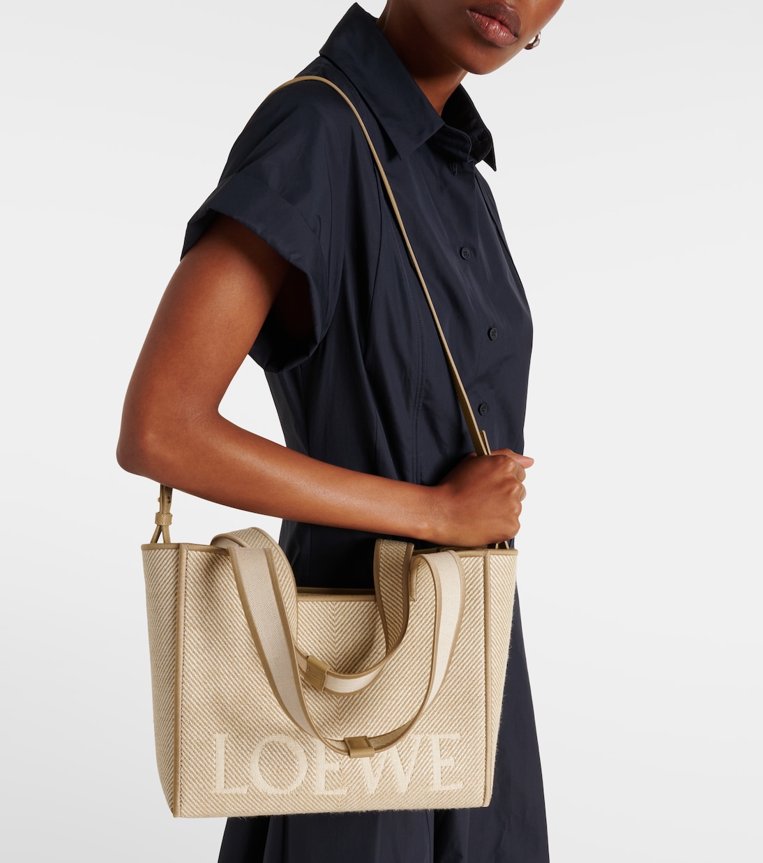 Borsa Loewe Font Medium in canvas | Loewe