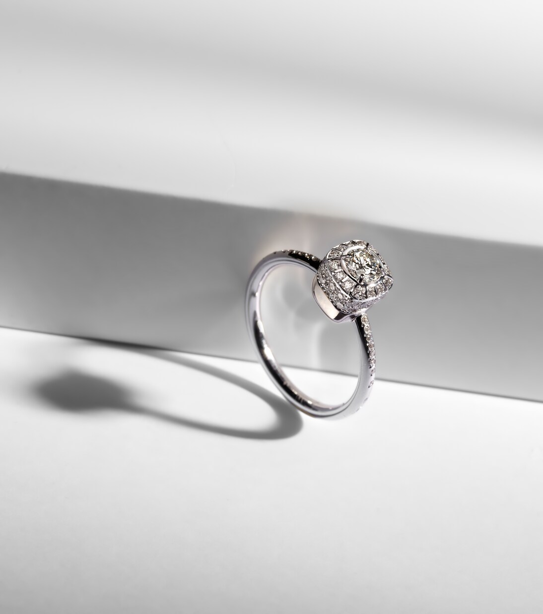 Nudo Petit 18kt white gold (750/1000) ring with diamonds | Pomellato