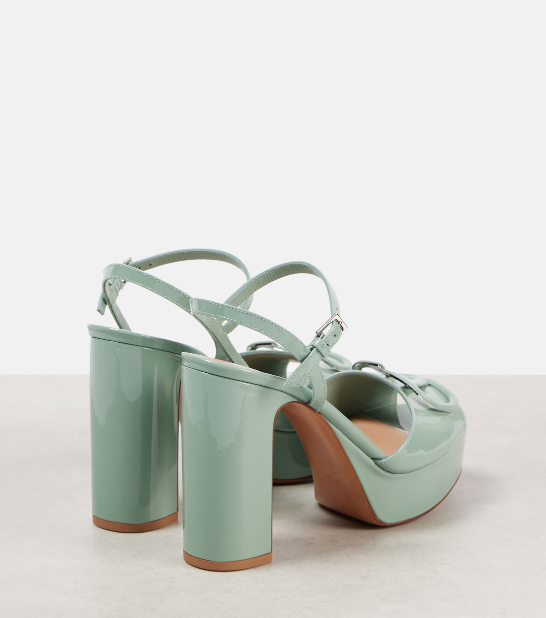Scarpe con plateau in vernice firmate VLogo di Valentino Garavani per giovani trendy