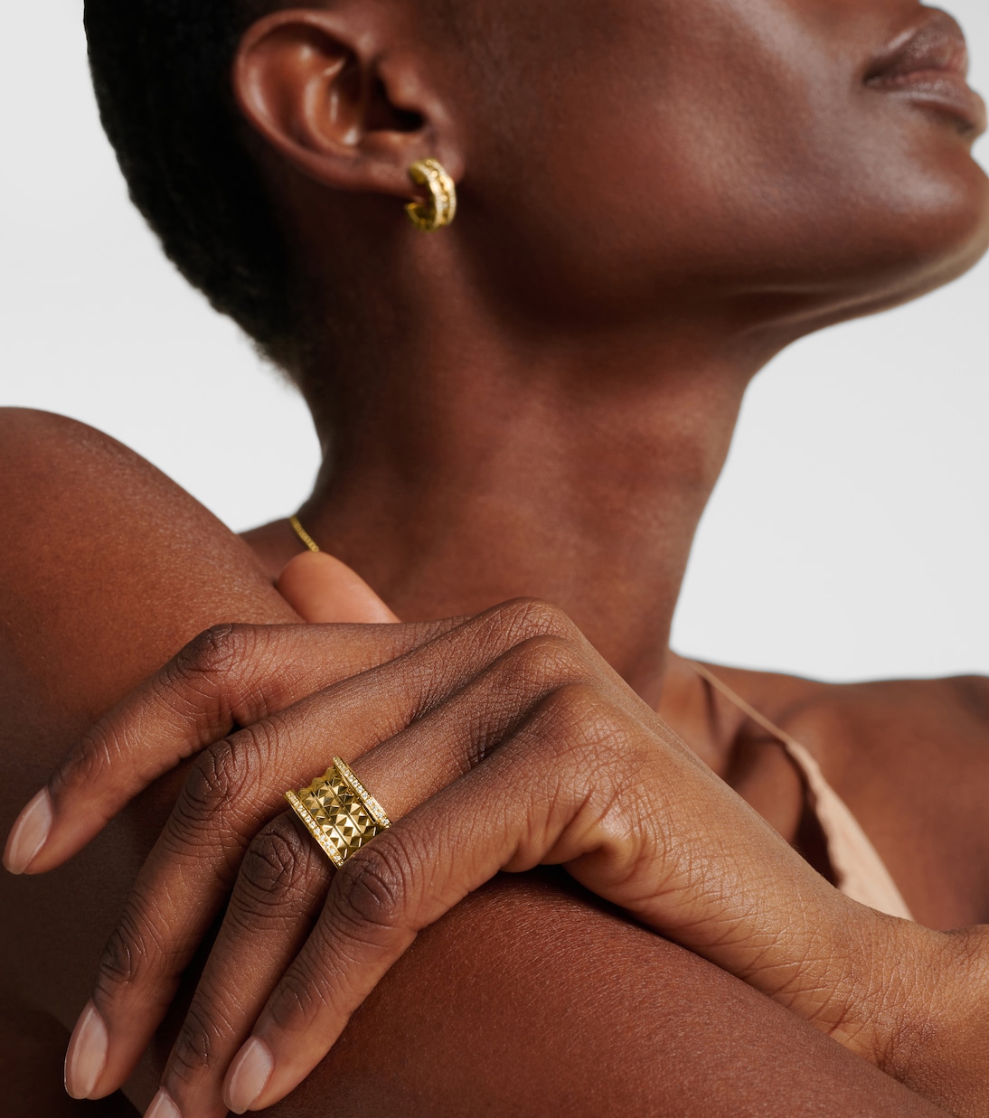 Anello B.zero1 Rock in oro 18kt con diamanti | Bvlgari