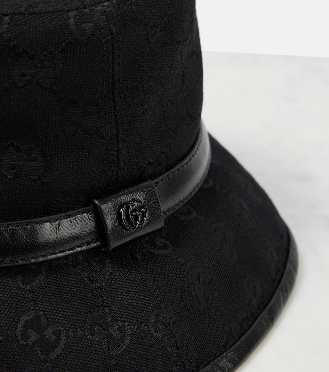 Cappello a secchiello in tela GG GUCCI con finiture in pelle per stile giovane e trendy