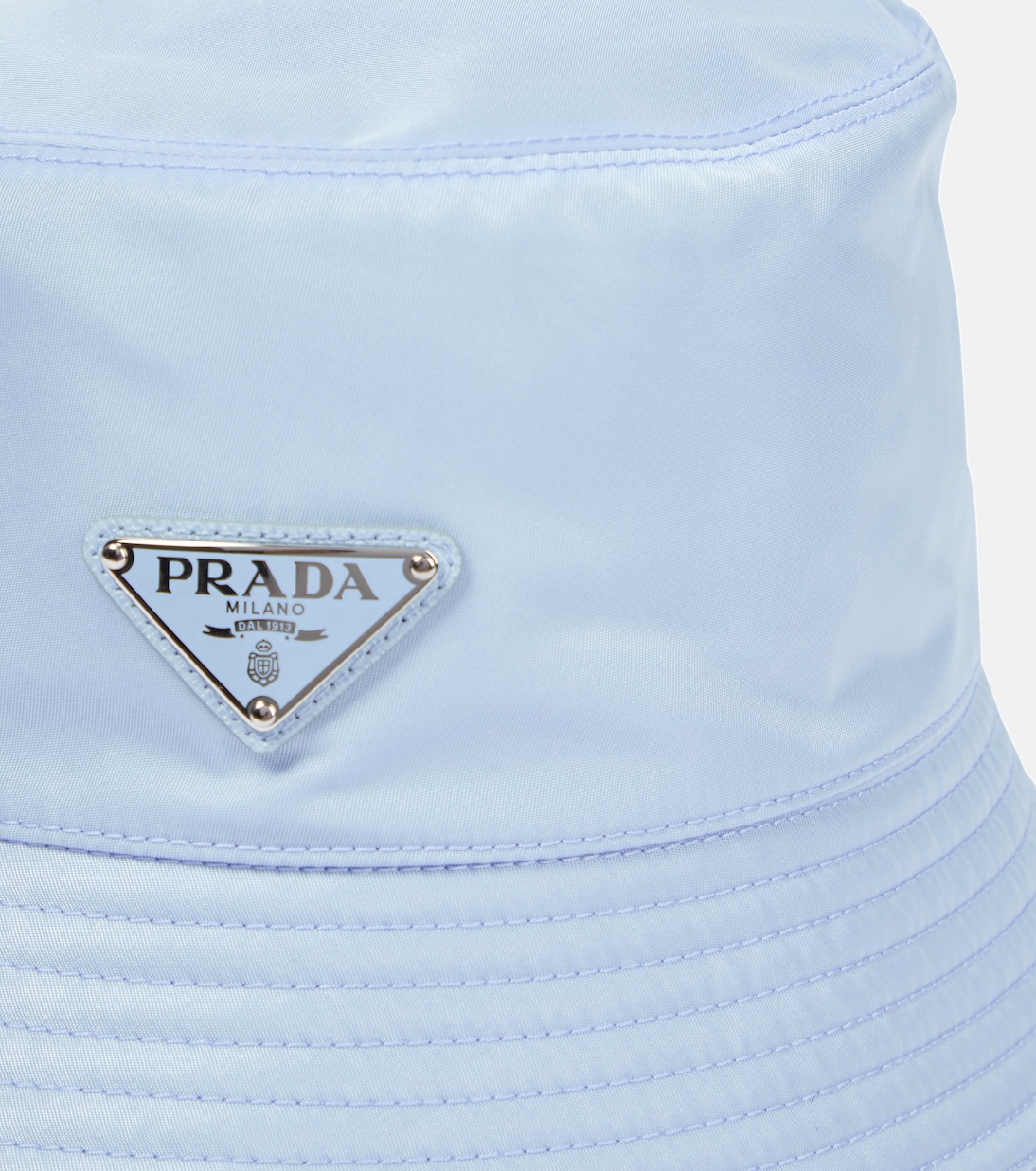Cappello a secchiello PRADA in Re-Nylon per uno stile giovane e innovativo