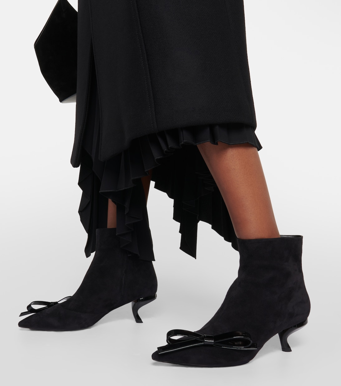 Virgule Bow suede ankle boots | Roger Vivier