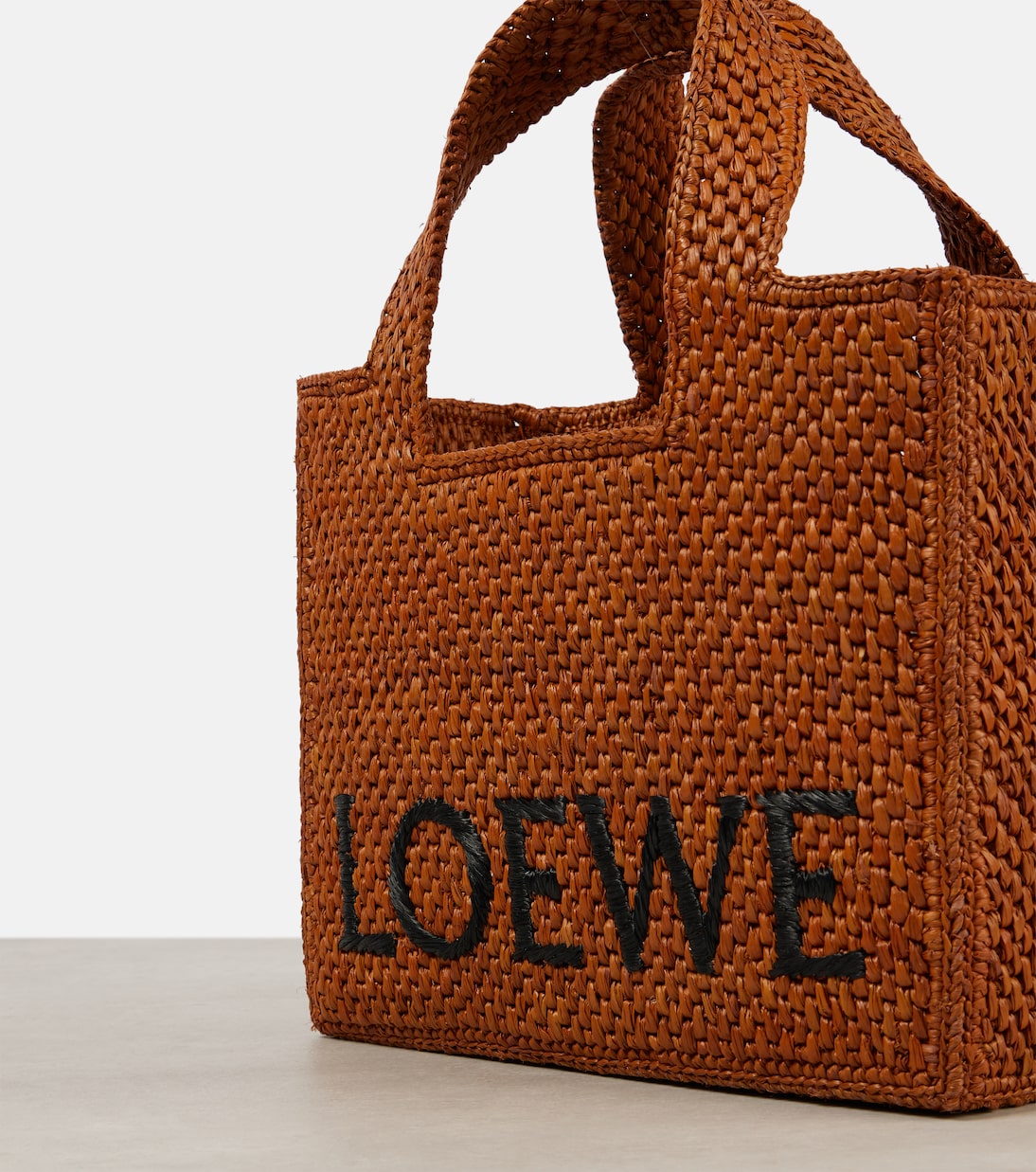 Cabas Paula’s Ibiza Font Small en raphia | Loewe