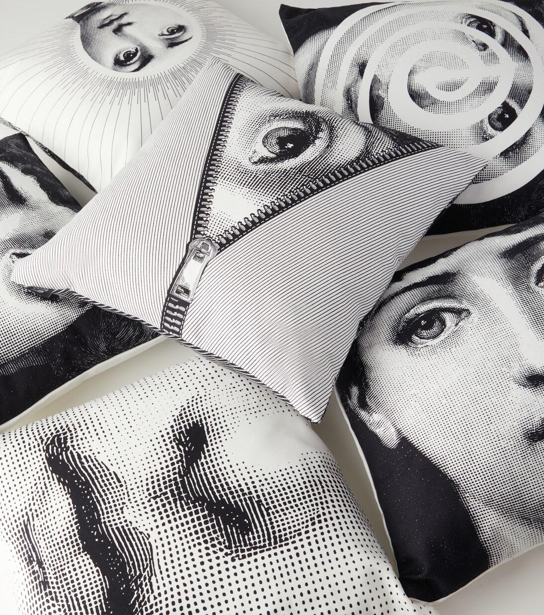 Tema e Variazioni n.401 cushion | Fornasetti