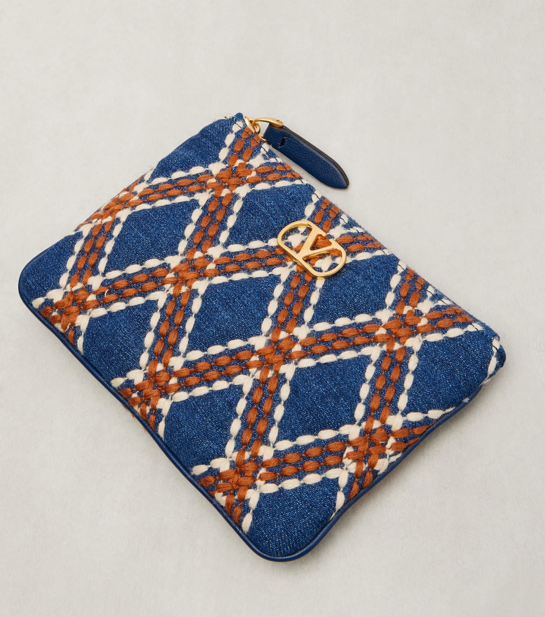 Clutch Quiltie 67 aus Denim | Valentino Garavani