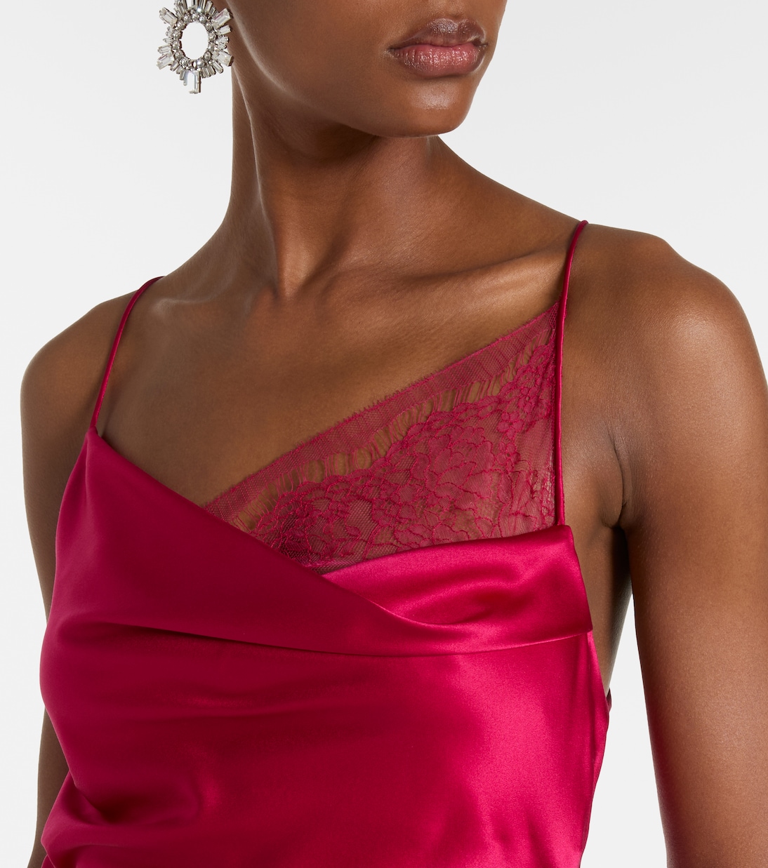 Robe aus Seidensatin mit Spitze | The Sei