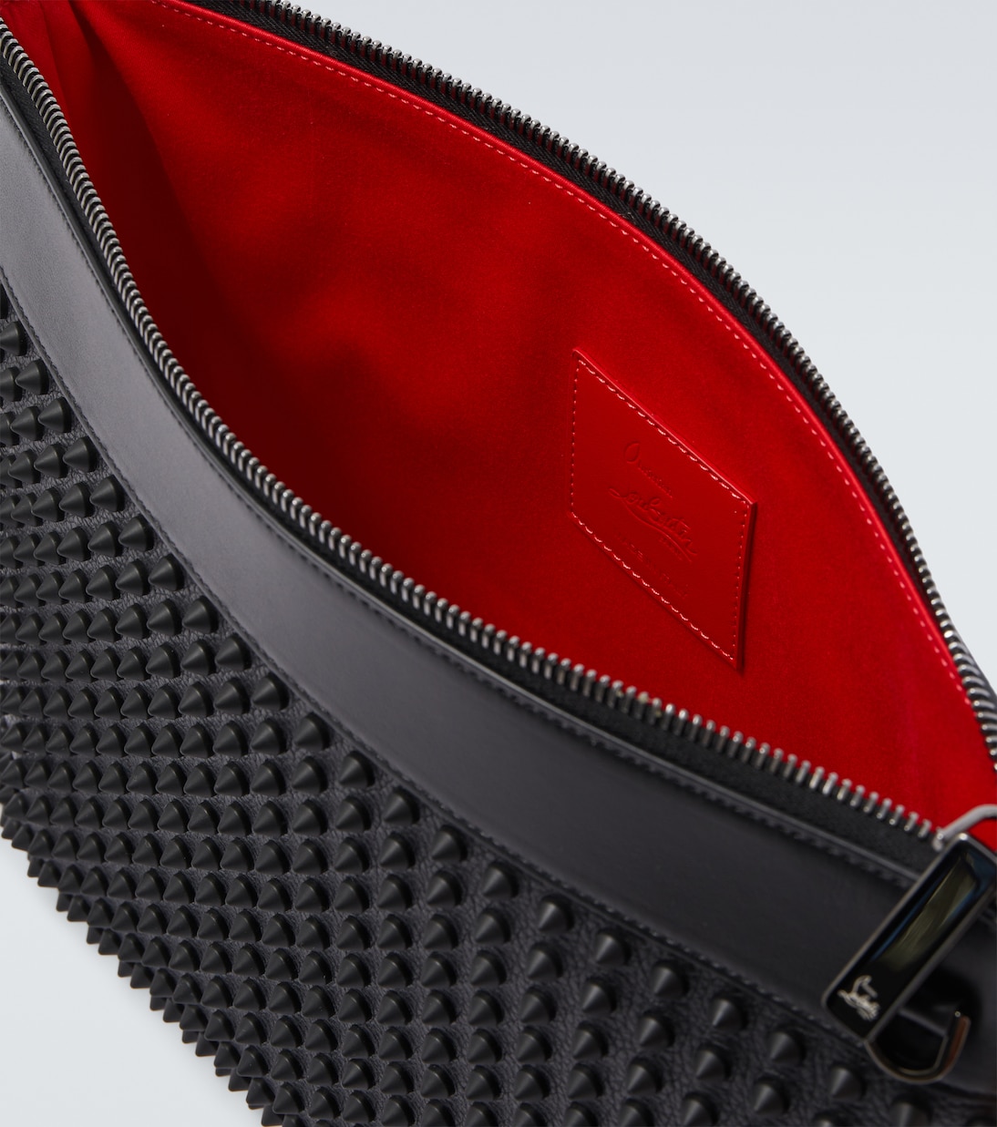 Funky 스터드 임벨리시드 레더 파우치 | Christian Louboutin