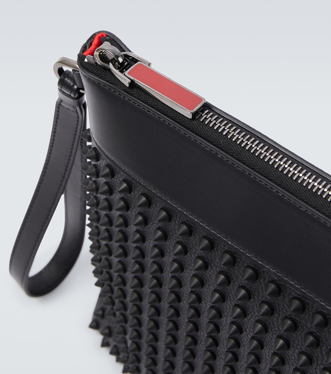 Funky 스터드 임벨리시드 레더 파우치 | Christian Louboutin