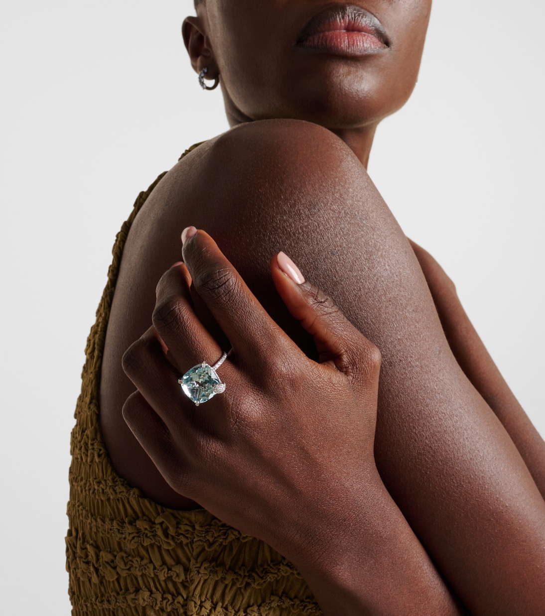 Anello Peekaboo in oro bianco 18kt con acquamarina e diamanti | Bucherer Fine Jewellery