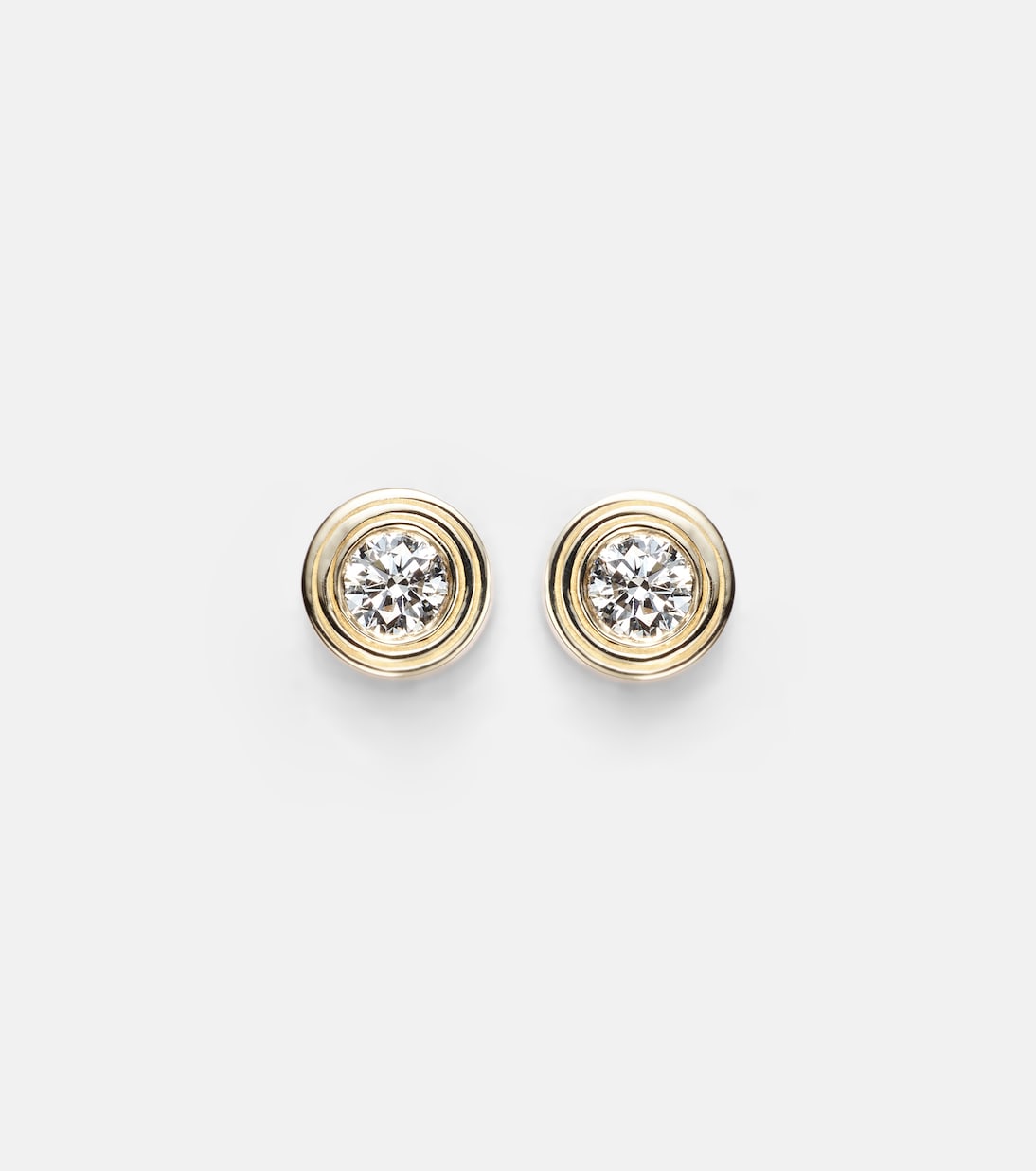 Orecchini in oro giallo 14kt con dettagli a scanalature e diamanti, design moderno per giovani trendsetter.