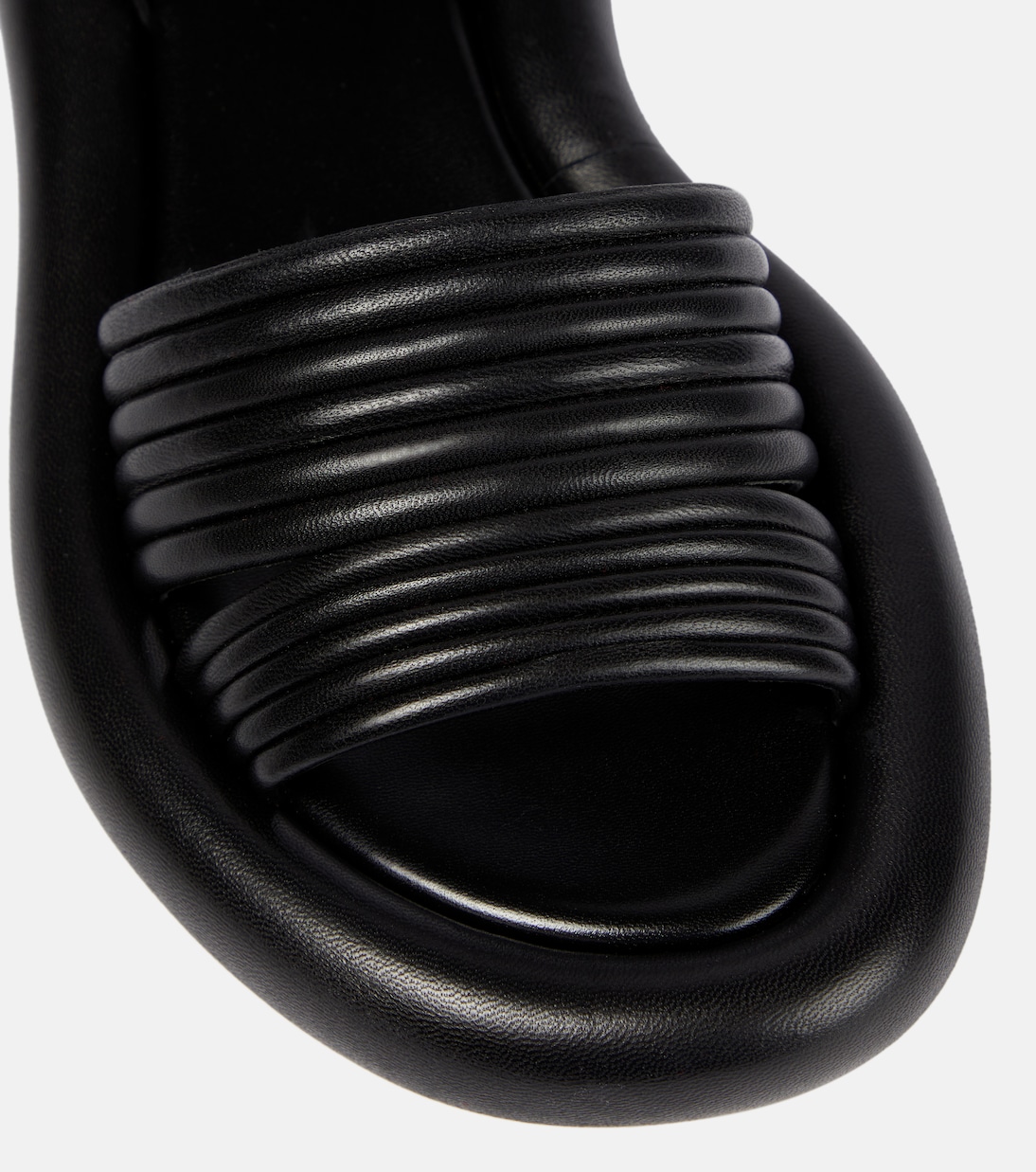 Manolasummer皮革凉鞋 | Christian Louboutin
