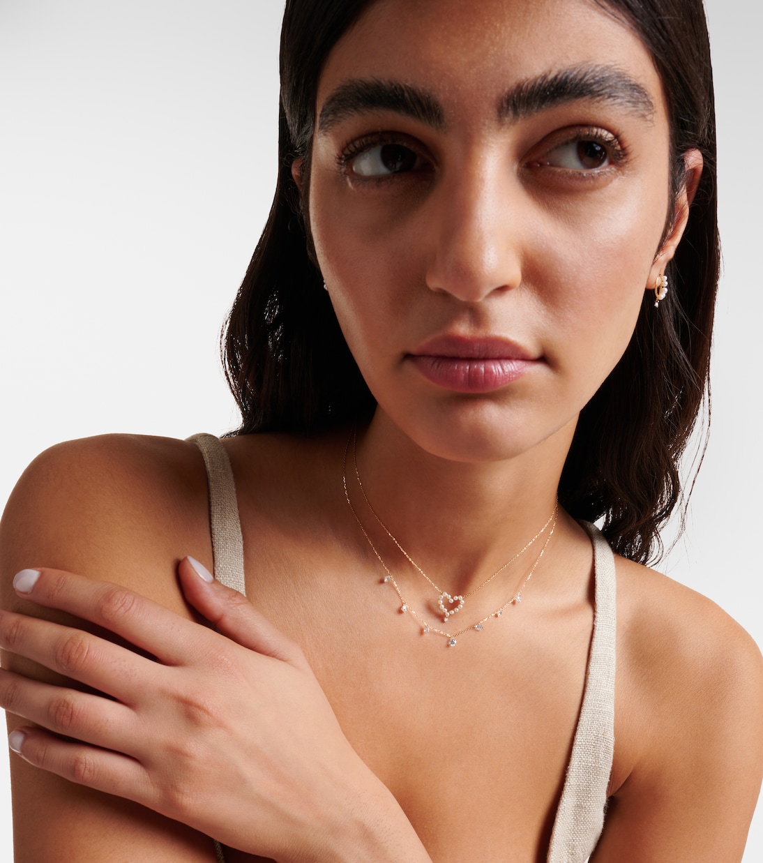 Collana in oro 18kt PERSÉE con dettagli in diamanti e perle, design elegante per giovani moderni