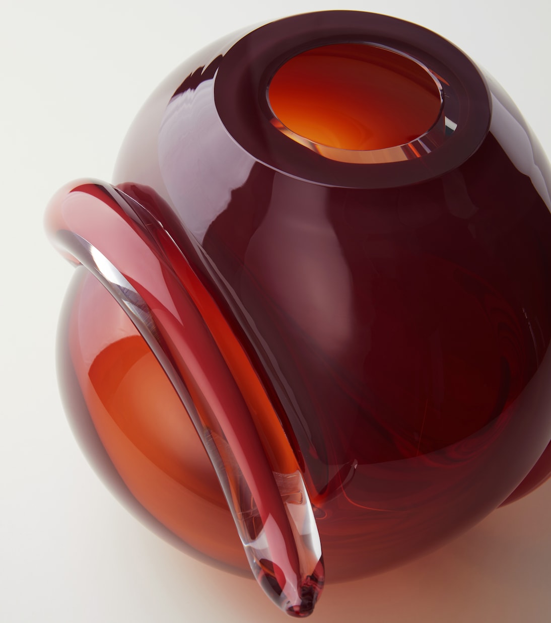 Vase Tension  | Alexa Lixfeld