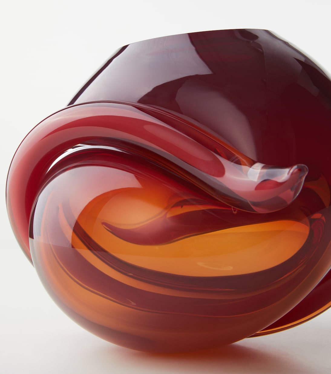 Vase Tension  | Alexa Lixfeld