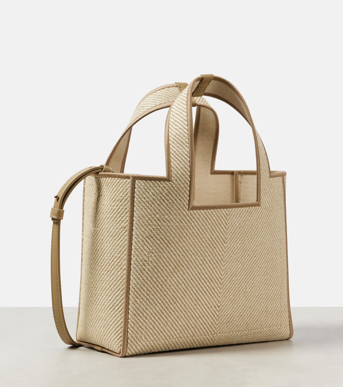 Tote Font Small aus Canvas | Loewe
