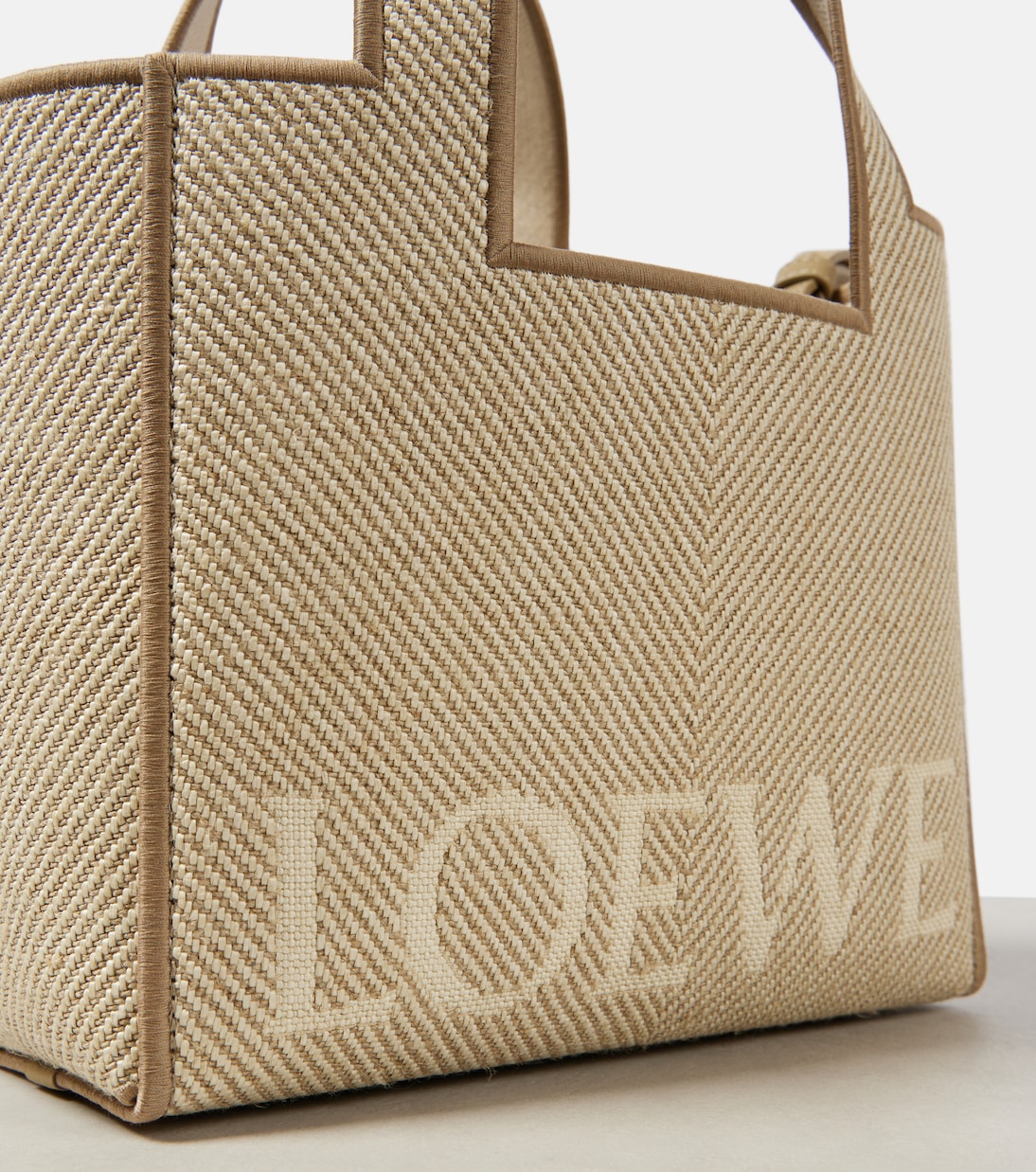 Tote Font Small aus Canvas | Loewe