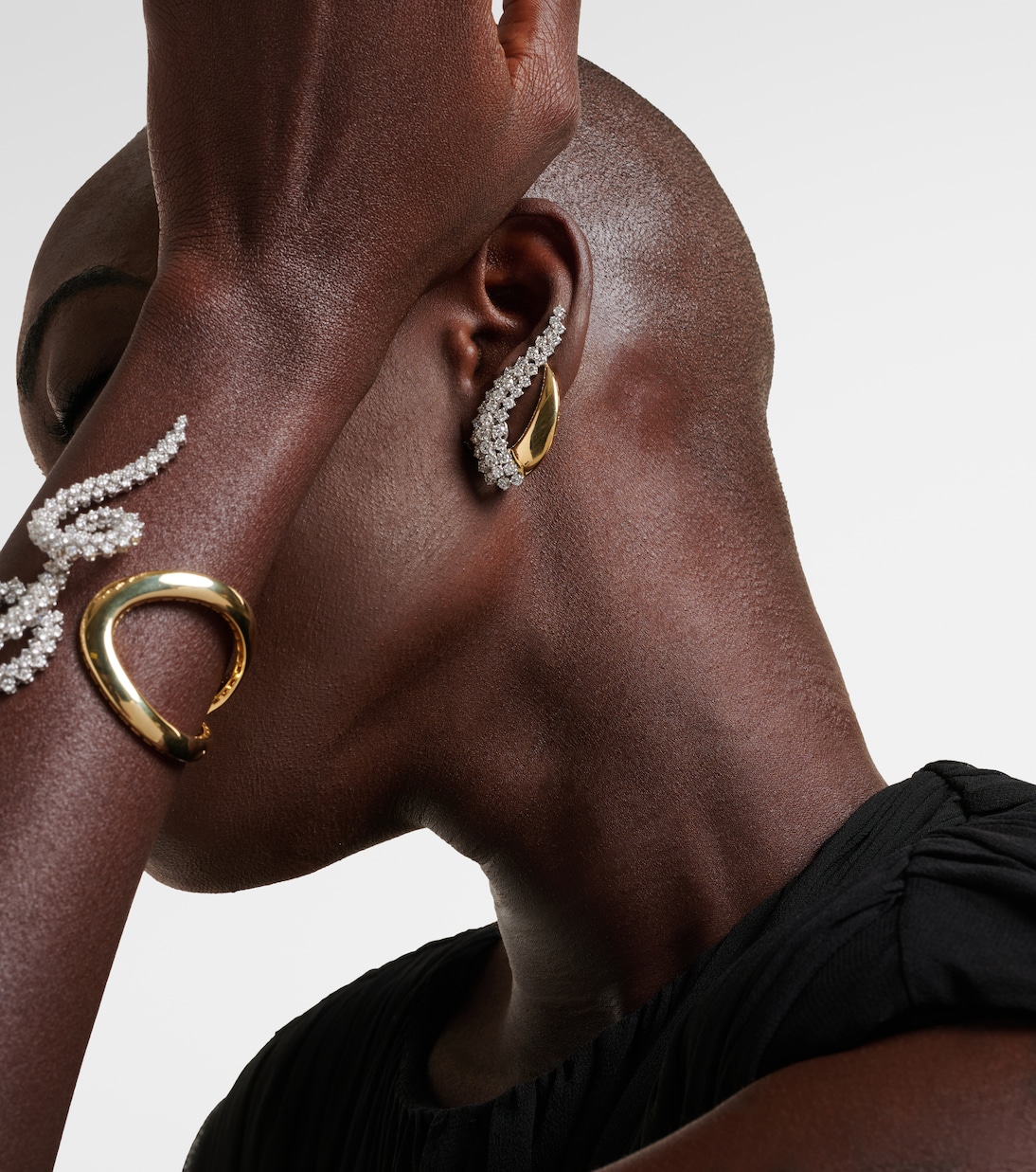 Orecchini in oro 18kt YEPREM Golden Strada con diamanti per uno stile giovane e raffinato